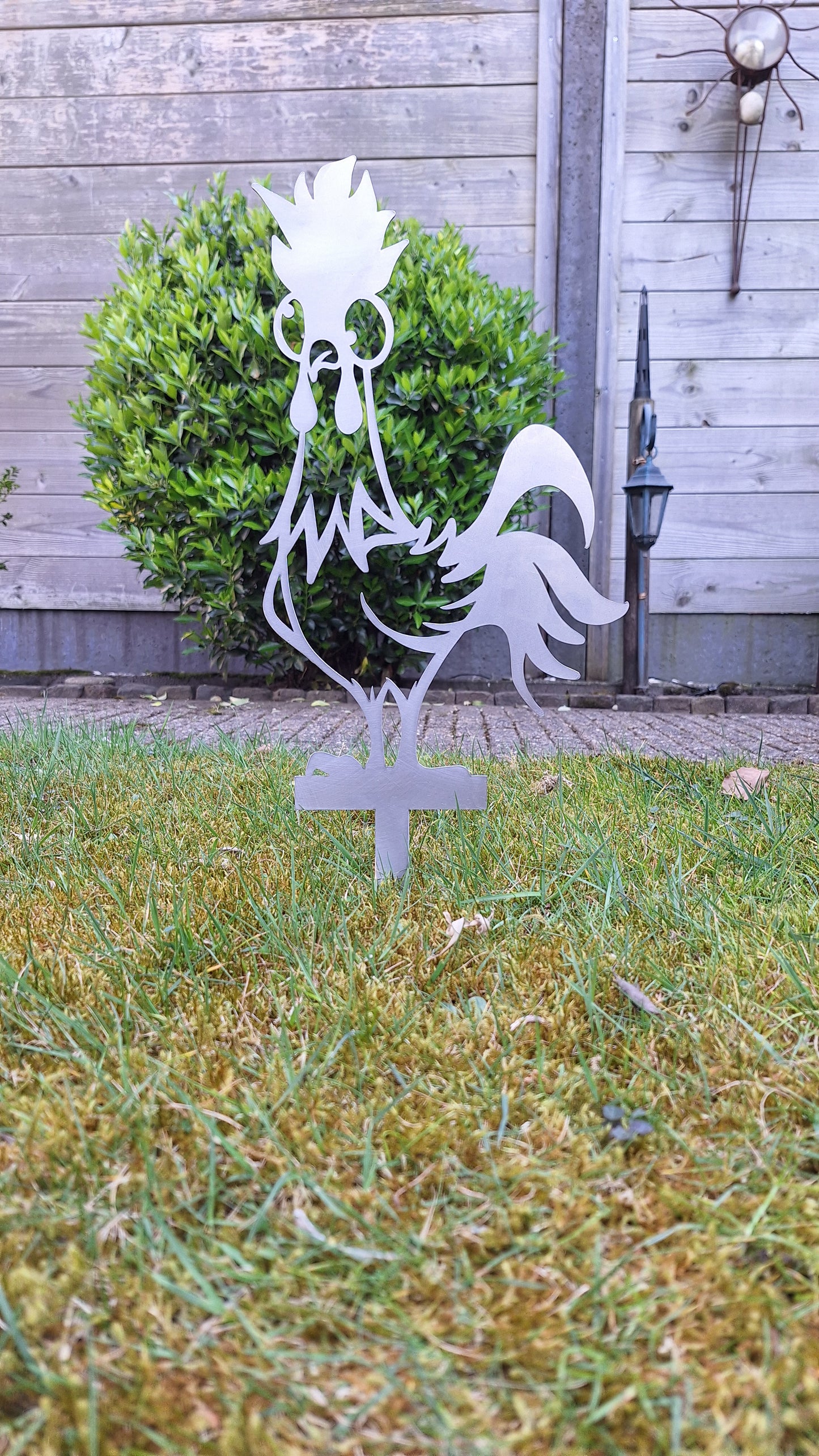 Cortenstalen kippetje voor in de tuin – vrolijke en landelijke decoratie