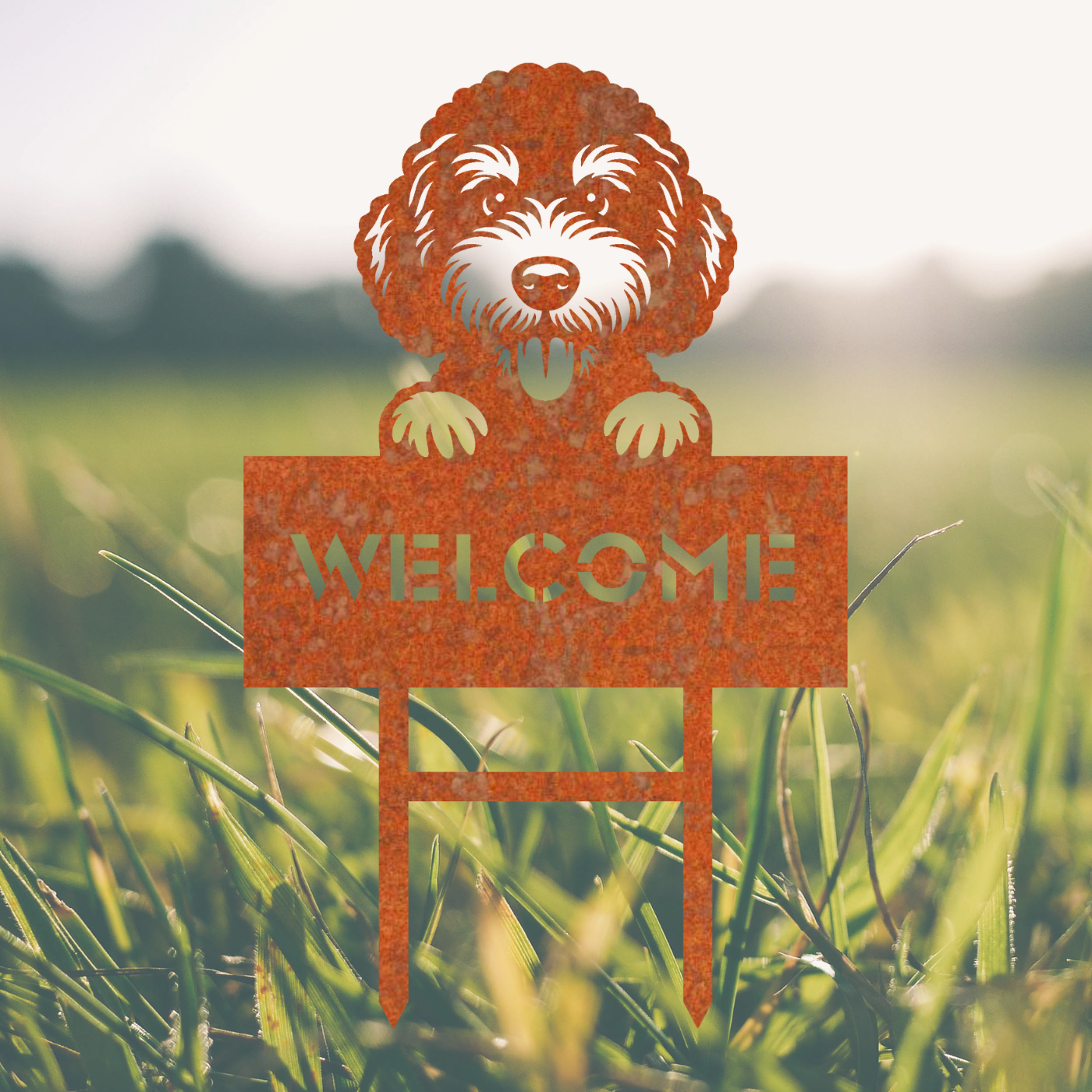 Vrolijke honden tuinprikker Toby de Welkomwacht, gemaakt van cortenstaal, ideaal voor een speelse uitstraling in je tuin.